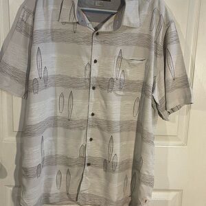 Quiksilver Light Gray and Black Casual Button Down Shirt